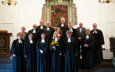 Kirchengemeinde Bergkirchen:  Pfarrerin Ann-Kristin Schneider von Superintendent Michael Mertins ordiniert